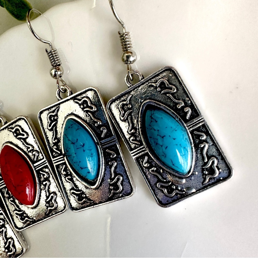 3/$22🩶 Pair Faux Turquoise & Red Stone Earrings Silver Southwestern Western - Picture 5 of 7